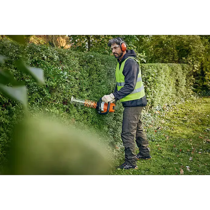 Stihl | HSA 100 24" Battery Hedge Trimmer | w/ AP 300 S battery & AL 301 charger (HSA100-AP300S-AL301-COMBO)