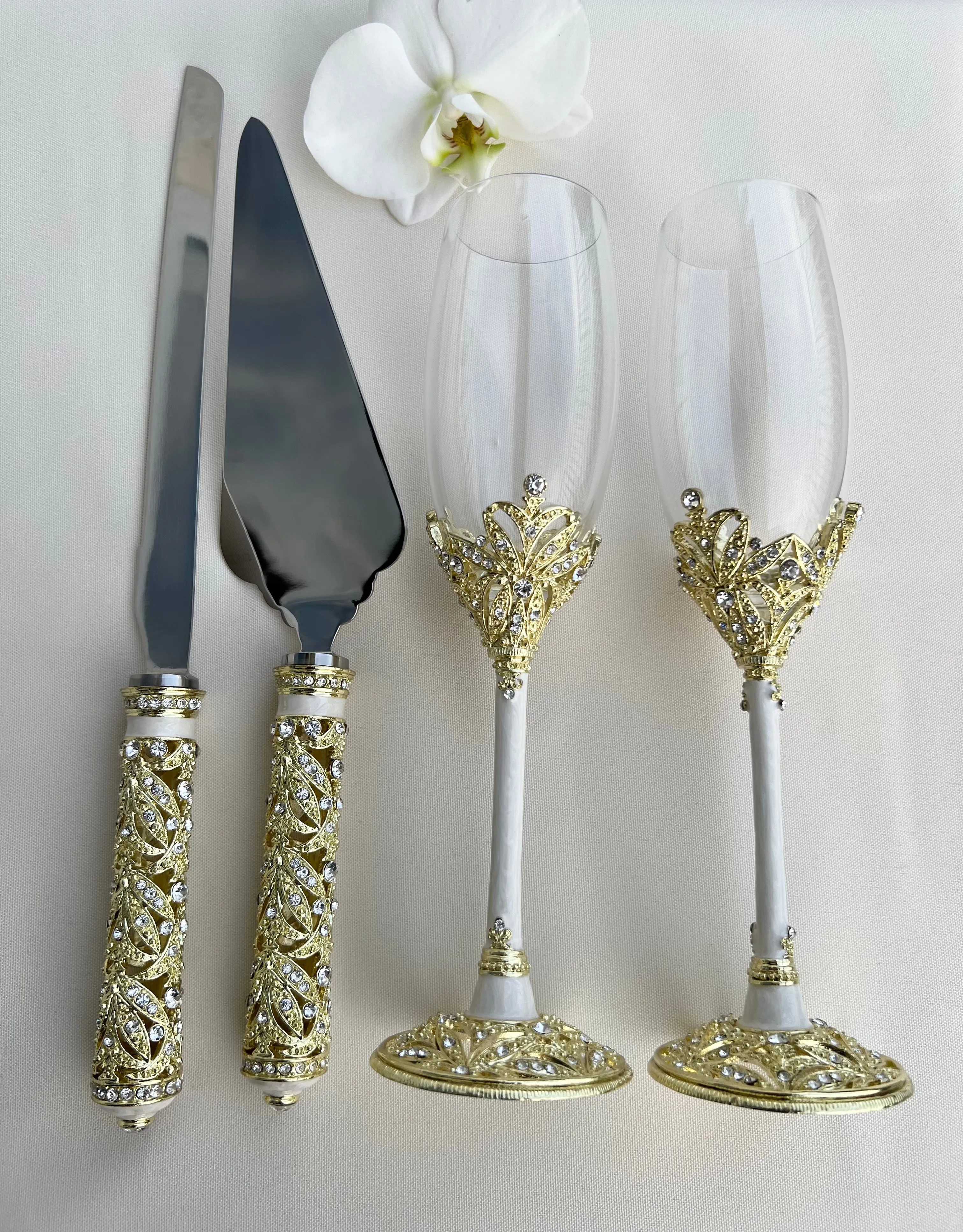 Wedding Champagne Toasting Glass Flutes and Cake Cutting Set, Rhinestone Toast SEt